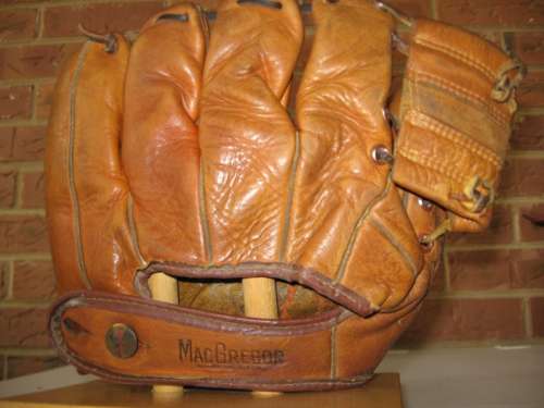 Red Schoendienst MacGregor G119 1 Back